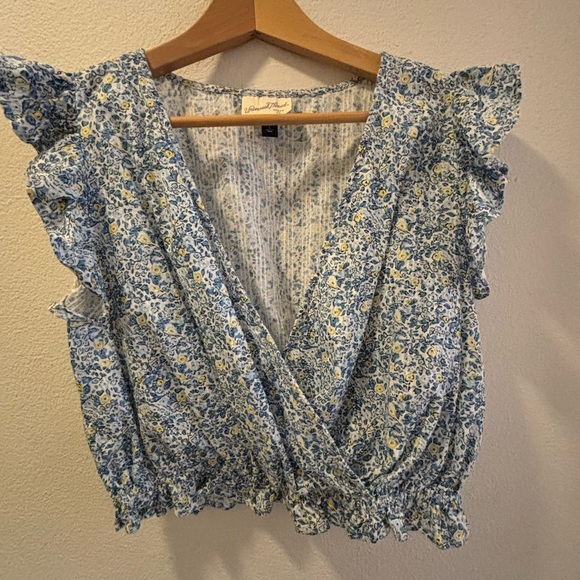 Universal Thread floral cross top - Picture 2 of 4